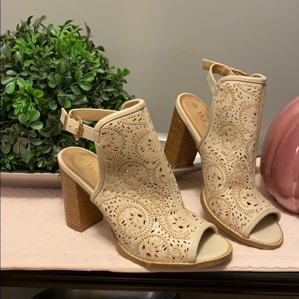 Hot Tomato Heels size 8M